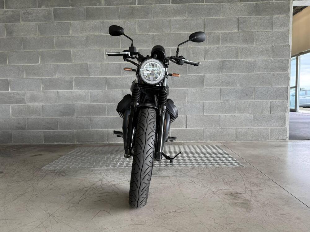Moto Guzzi V7 III Stone (2017 - 20) (4)
