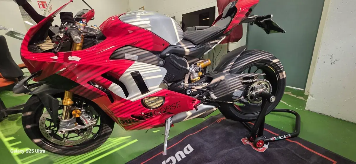 Ducati Panigale V4 R (2023 - 24) (2)