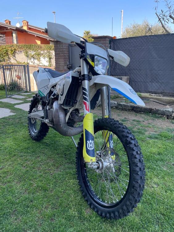 Husqvarna TE 300i (2019) (2)