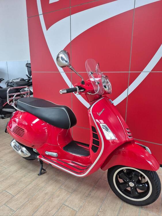Vespa GTS 300 Super Hpe (2021 - 22) (2)
