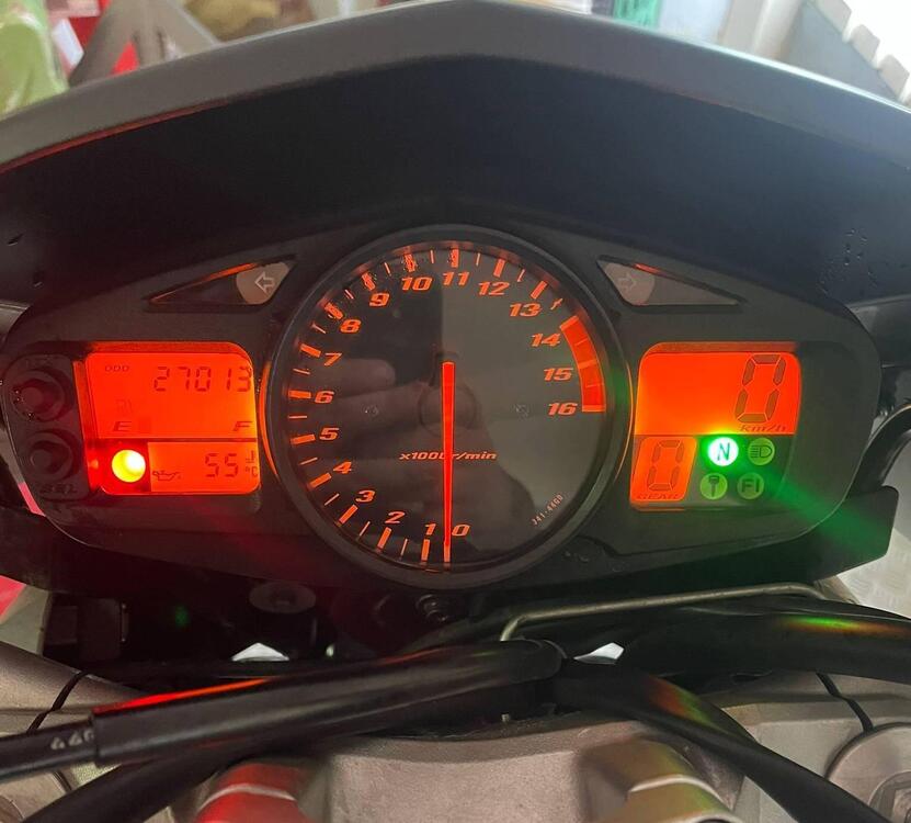 Suzuki GSR 600 (2006 - 11) (3)