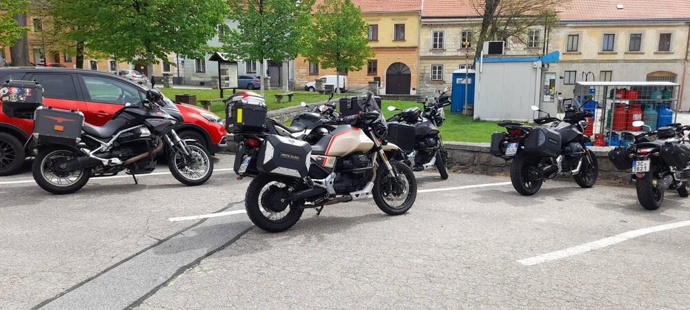 Moto Guzzi V85 TT Travel (2021 - 23)