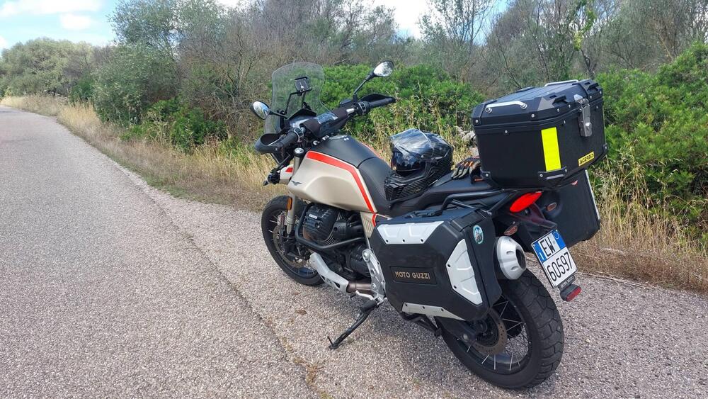 Moto Guzzi V85 TT Travel (2021 - 23) (2)