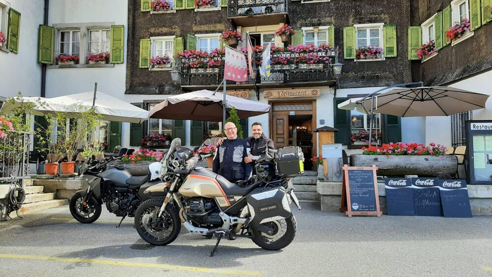 Moto Guzzi V85 TT Travel (2021 - 23) (3)