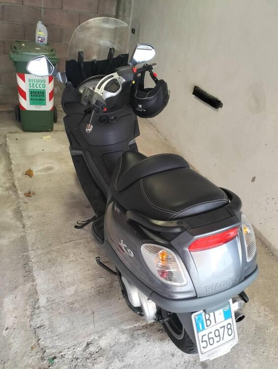 Piaggio X9 500 Evolution (2)