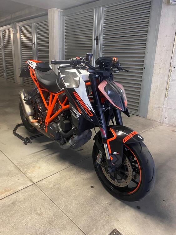 KTM 1290 Super Duke R (2019) (3)