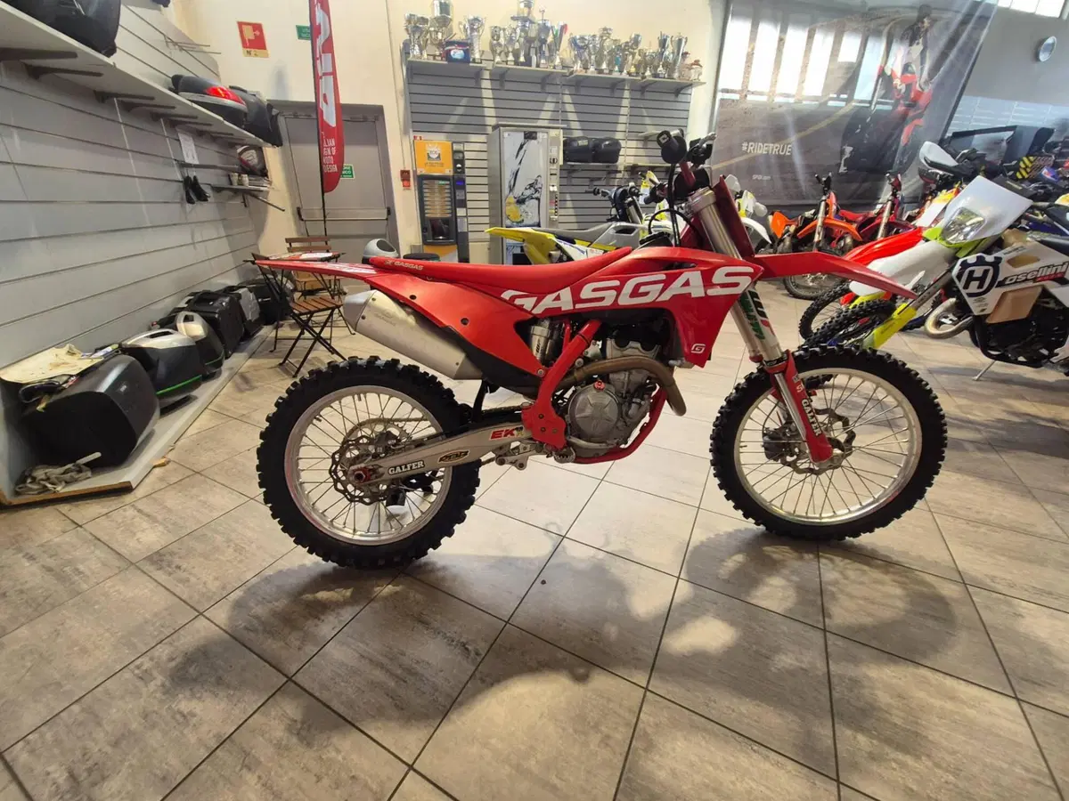 GASGAS MC 250 F (2023) (2)