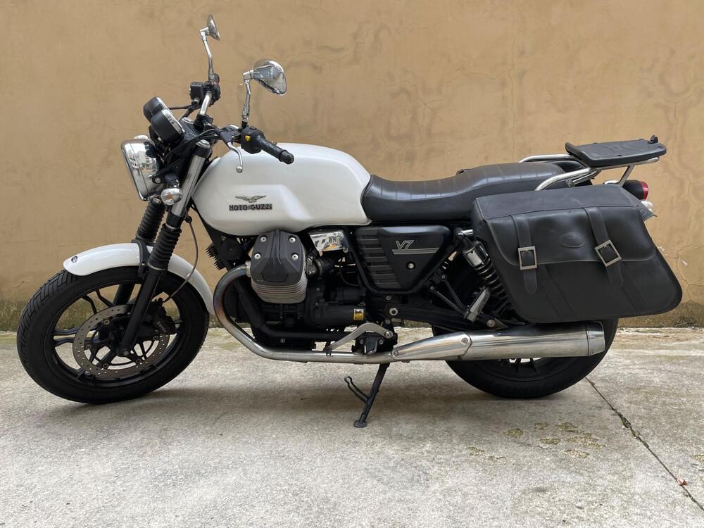 Moto Guzzi V7 Stone (2012 - 15)