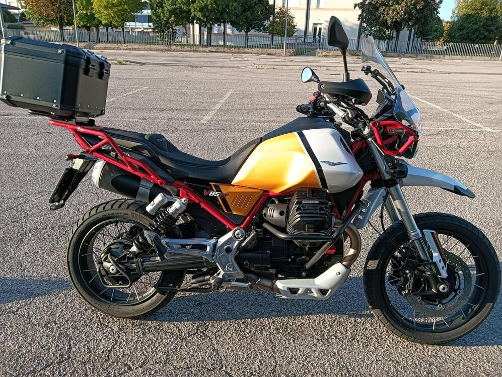 Moto Guzzi V85 TT Evocative Graphics (2021 - 23)