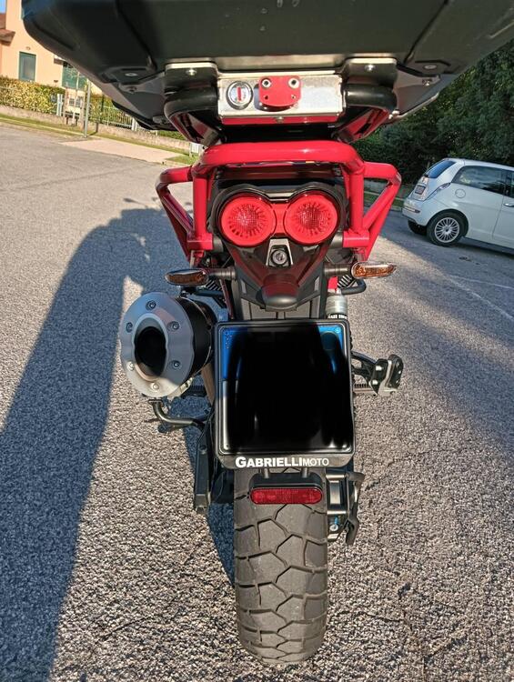 Moto Guzzi V85 TT Evocative Graphics (2021 - 23) (5)