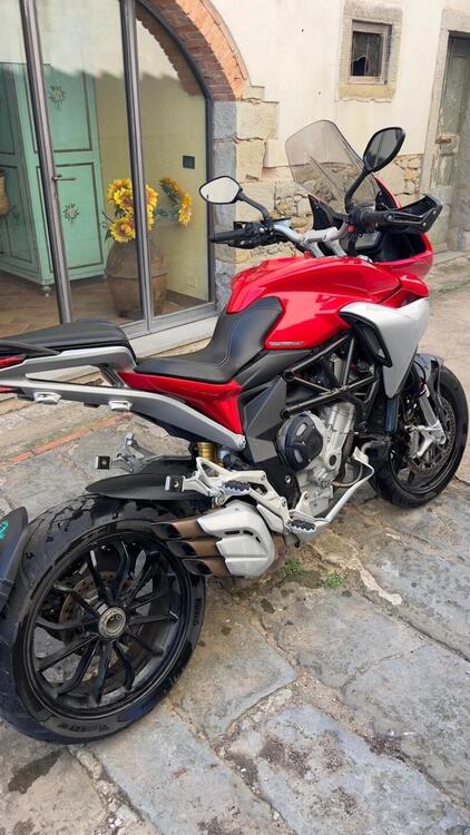 MV Agusta Turismo Veloce 800 (2014 - 16) (2)