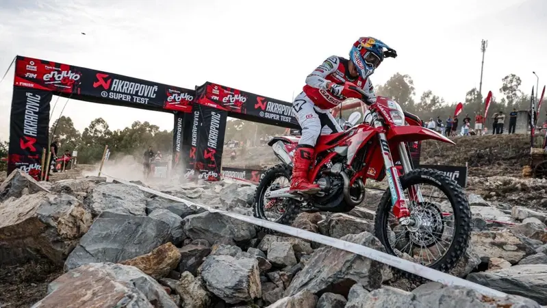 EnduroGP25 #5 Portogallo D2. Rivincita Andrea Verona nel Mondiale che non finisce mai [VIDEO]