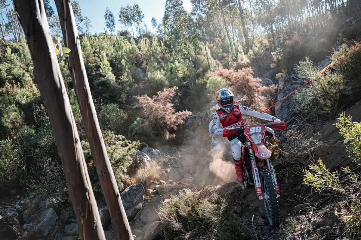 EnduroGP25 #5 Portogallo D2. Rivincita Andrea Verona nel Mondiale che non finisce mai [VIDEO] (10)