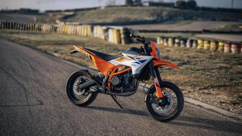 KTM 390 SMC R, la videoscheda tecnica: tutto quello che c'&egrave; da sapere [VIDEO]