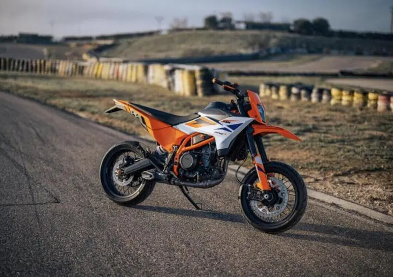 KTM 390 SMC R, la videoscheda tecnica: tutto quello che c'&egrave; da sapere [VIDEO]