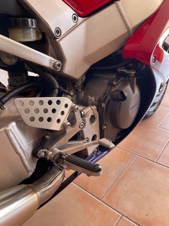 Honda CBR 900 RR Fireblade (2000 - 01) (4)