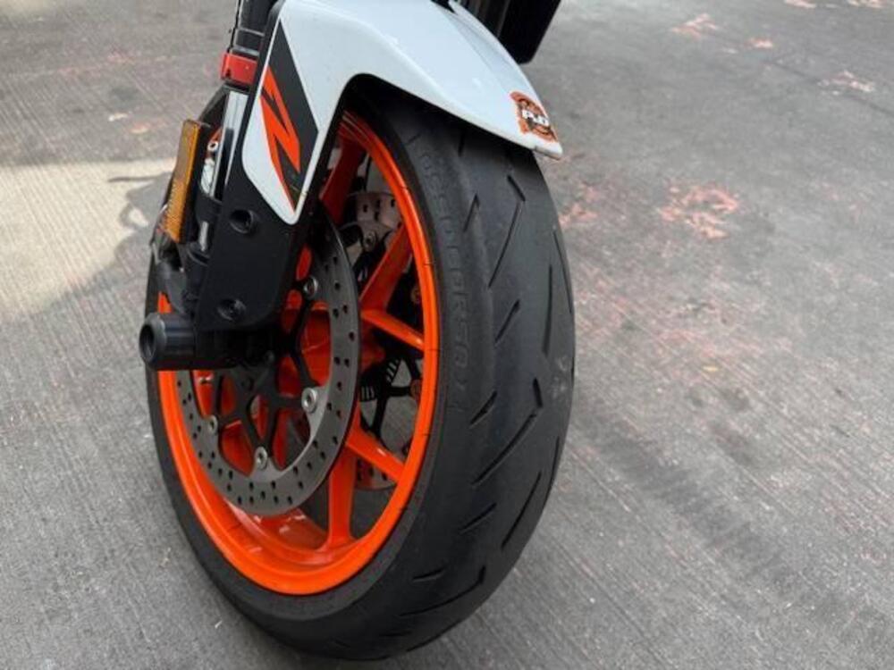 KTM 890 Duke R (2021) (5)
