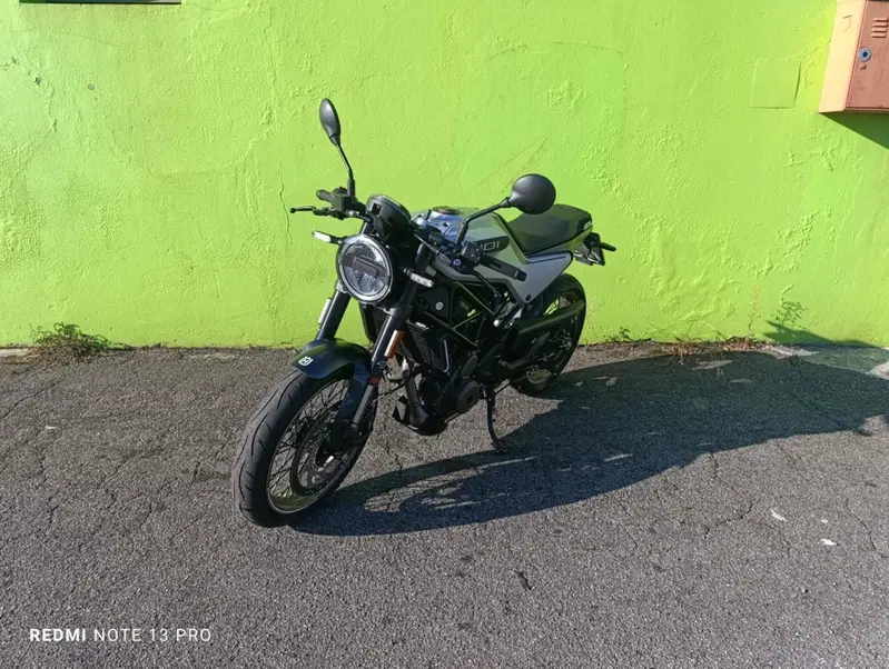 Husqvarna Vitpilen 401 (2021 - 23) (2)