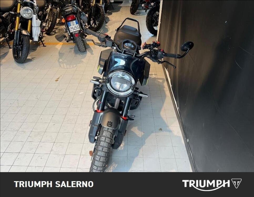 Husqvarna Svartpilen 401 (2024 - 25) (3)