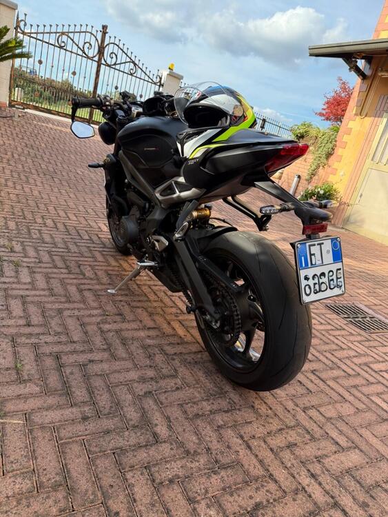 Triumph Street Triple RS (2020 - 22) (2)