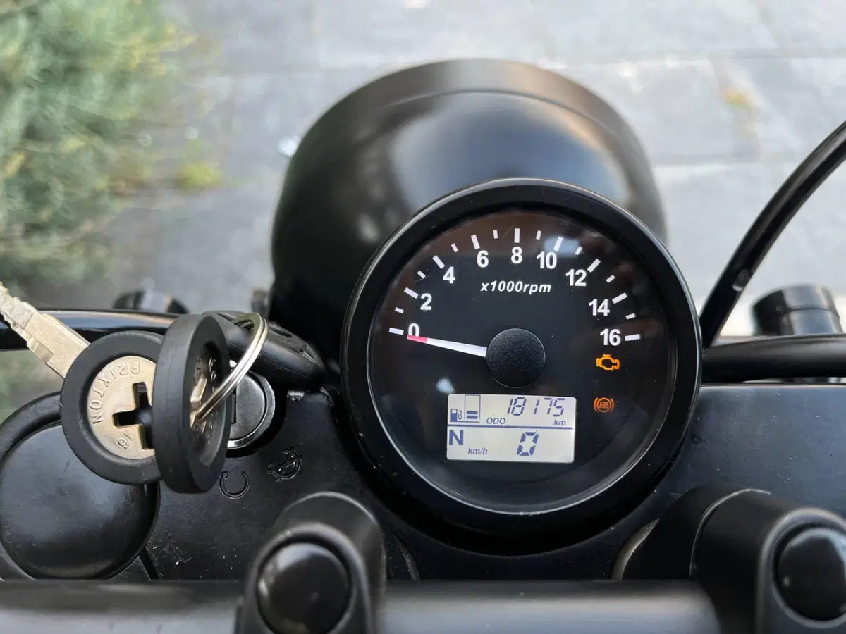 Brixton Motorcycles Saxby 250 (2019) (11)