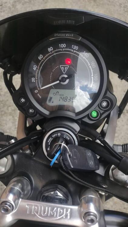 Triumph Street Twin 900 (2021 - 22) (2)