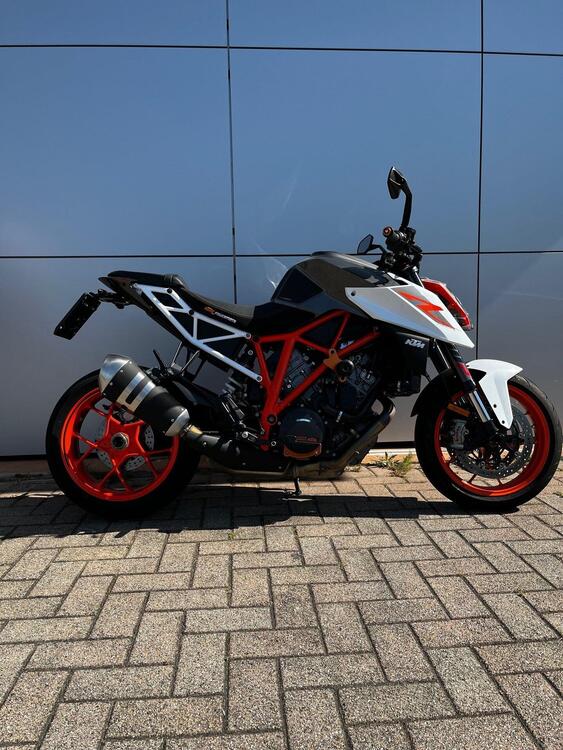 KTM 1290 Super Duke R (2019) (2)