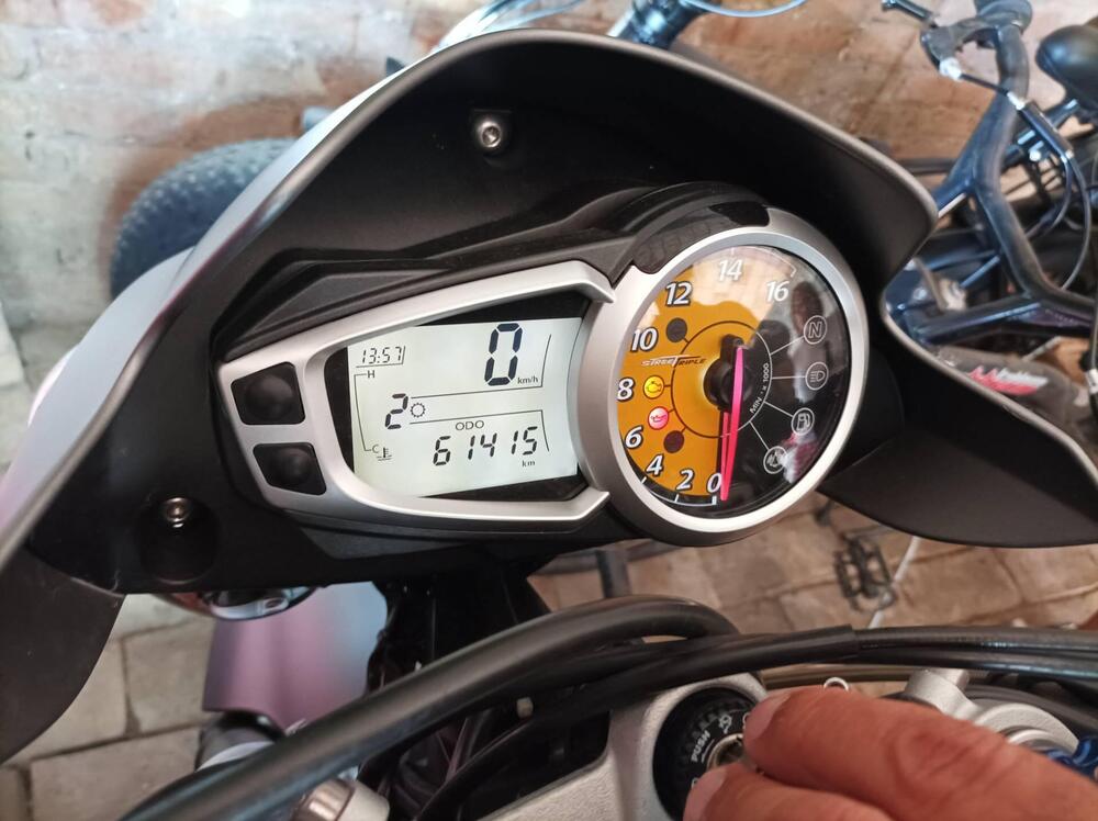 Triumph Street Triple (2007 - 12) (2)