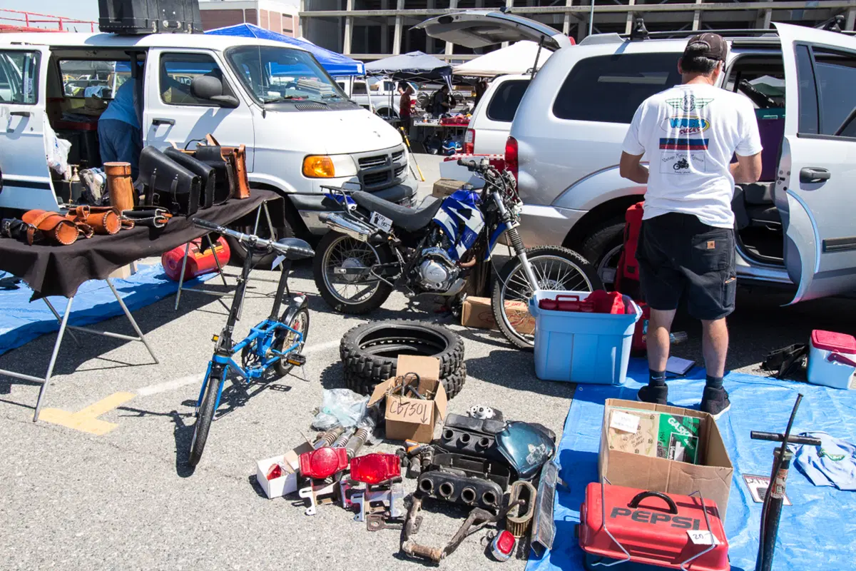 So-Cal Cycle Swap Meet, il mercatino delle pulci per motociclisti (21)