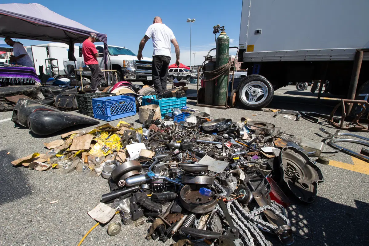 So-Cal Cycle Swap Meet, il mercatino delle pulci per motociclisti (24)