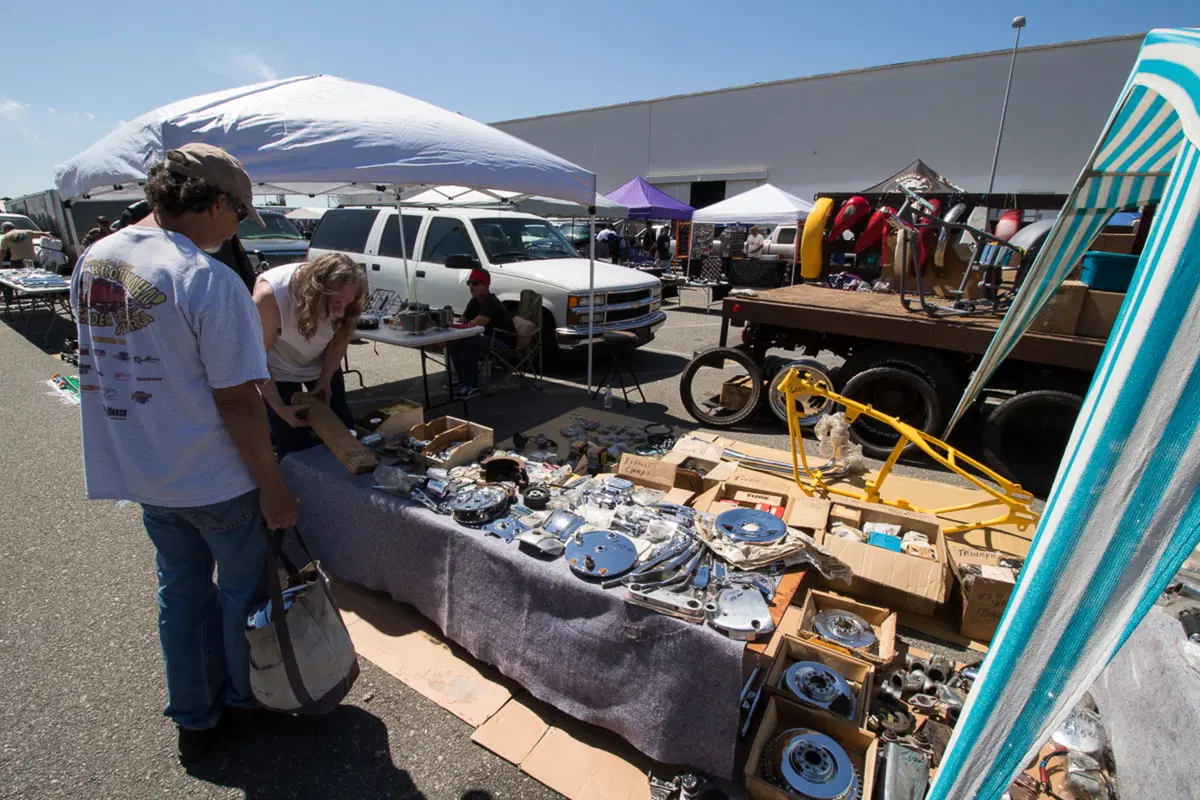 So-Cal Cycle Swap Meet, il mercatino delle pulci per motociclisti (25)