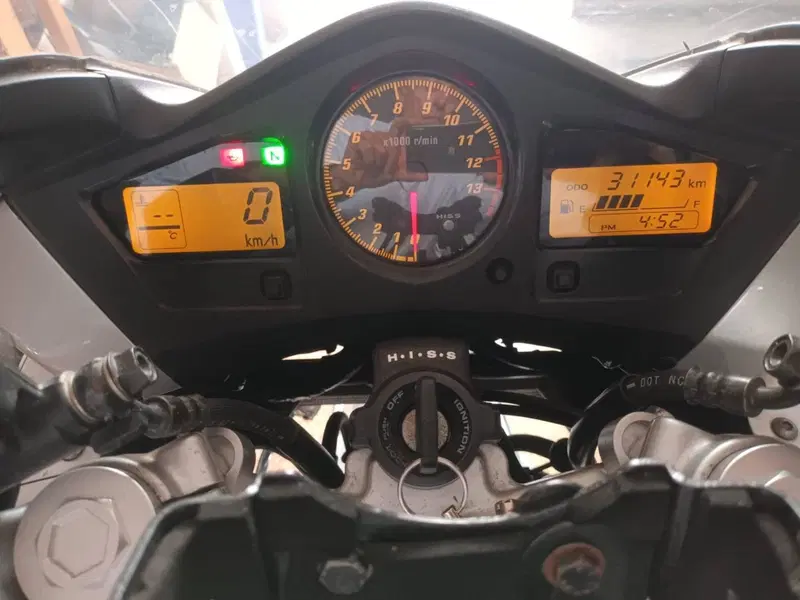 Honda VFR 800 (2002 - 05) (2)
