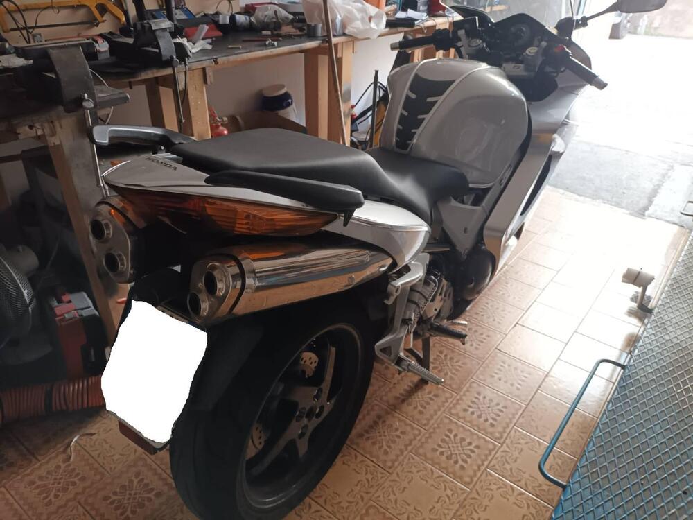 Honda VFR 800 (2002 - 05) (4)