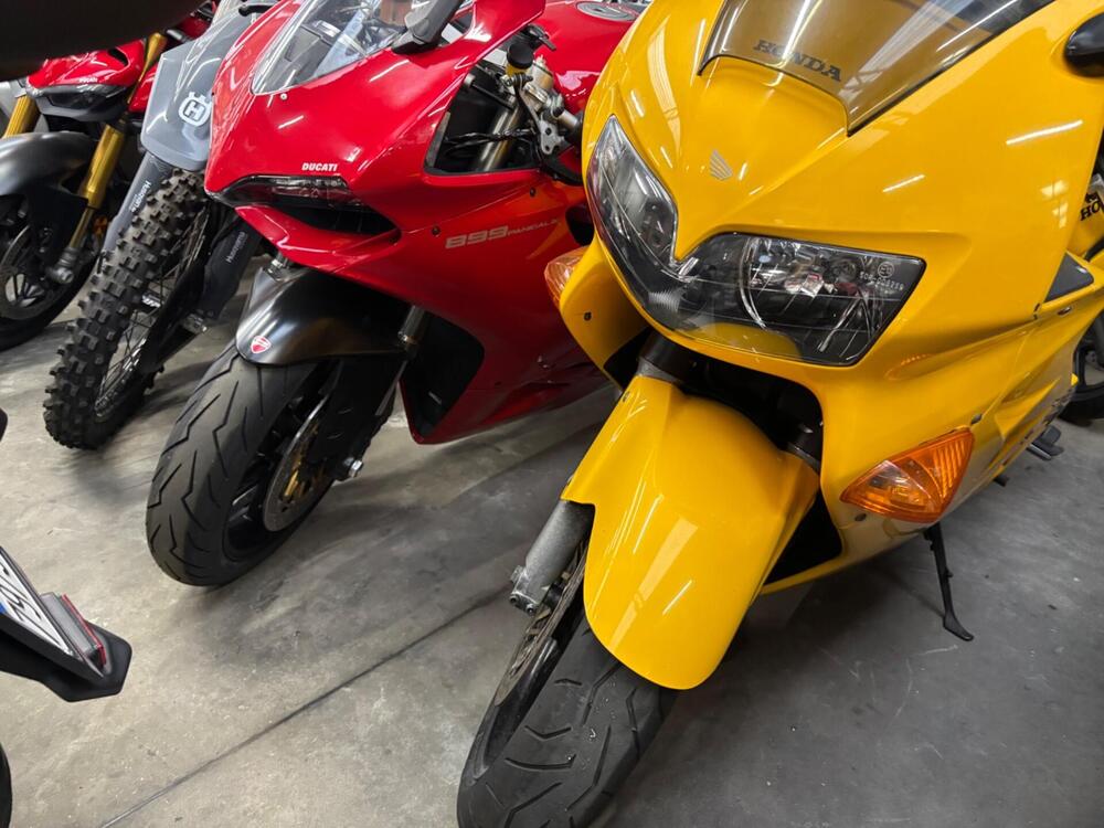 Honda VFR 800 (1998 - 01) (5)