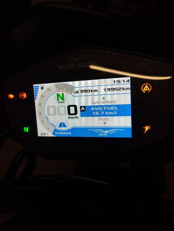 Moto Guzzi V85 TT (2021 - 23) (4)