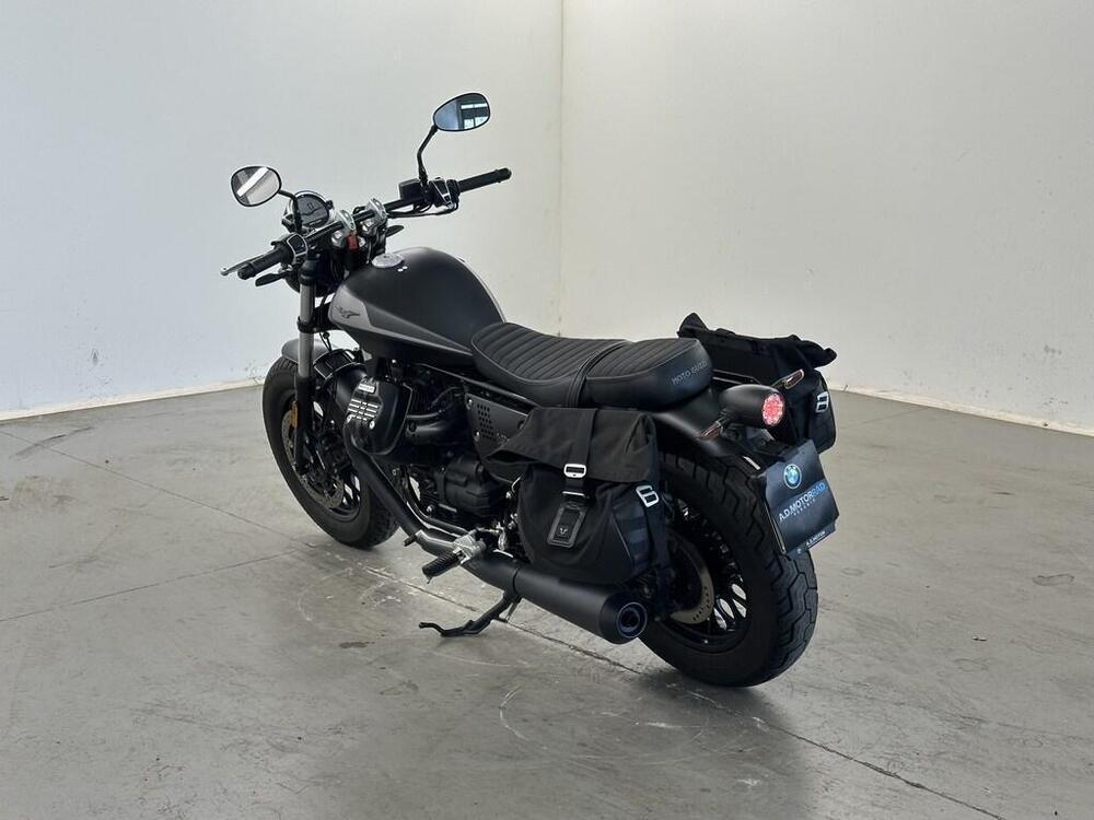 Moto Guzzi V9 Bobber (2021 - 25) (5)