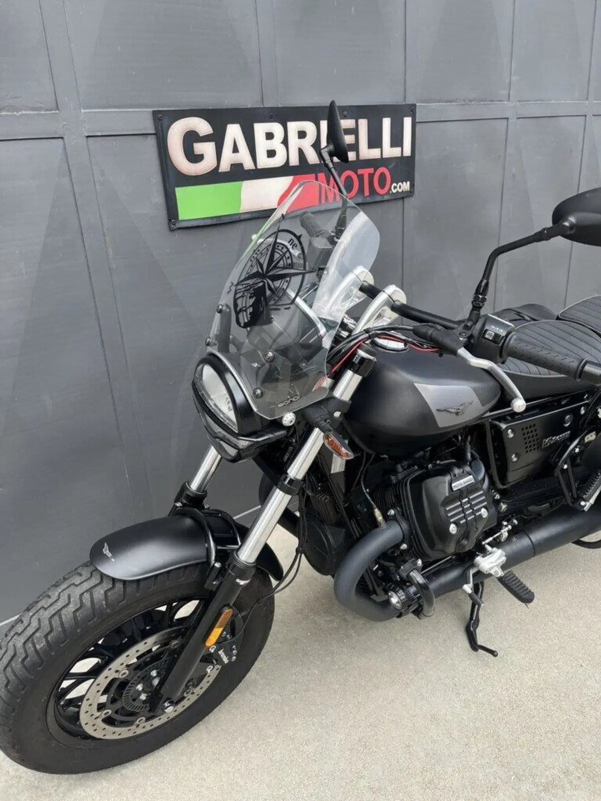 Moto Guzzi V9 Bobber (2021 - 25)