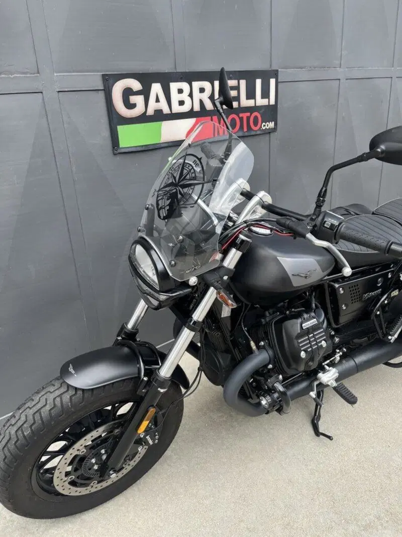Moto Guzzi V9 Bobber (2021 - 25)