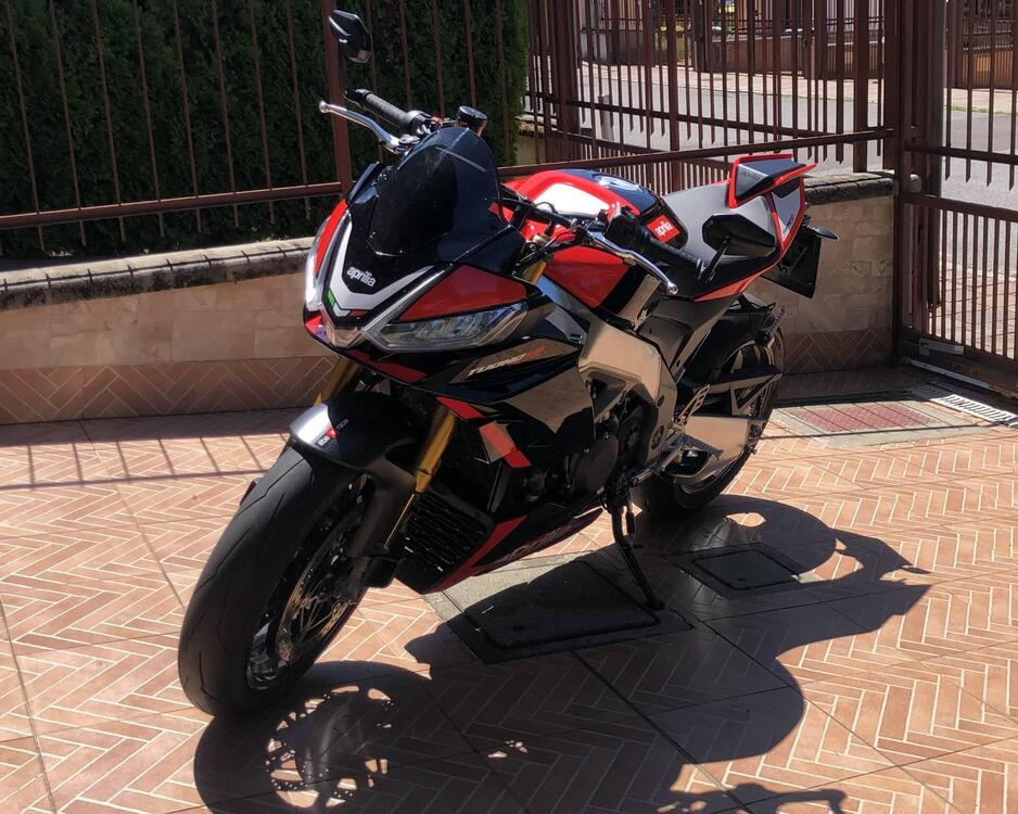 Aprilia Tuono V4 Factory SE-09 SBK (2024)