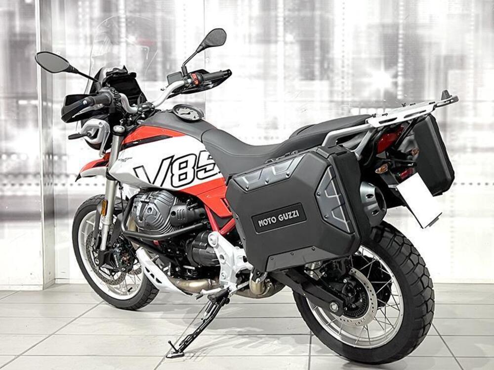 Moto Guzzi V85 TT (2024 - 25) (2)