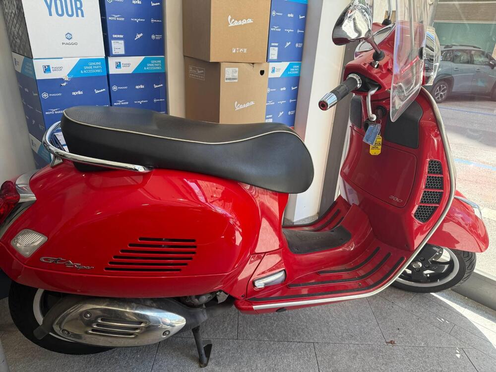 Vespa GTS 300 Super Hpe (2018 - 19) (2)