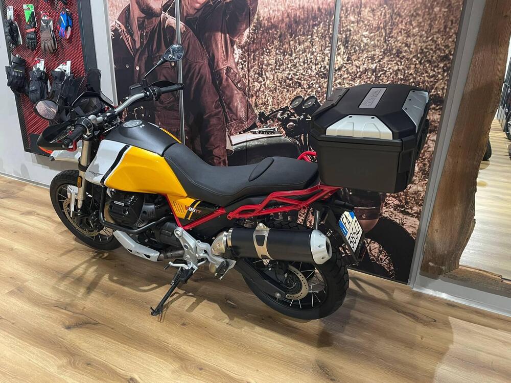 Moto Guzzi V85 TT (2021 - 23) (4)