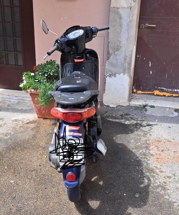 Aprilia Scarabeo 50 (2004 - 06) (3)