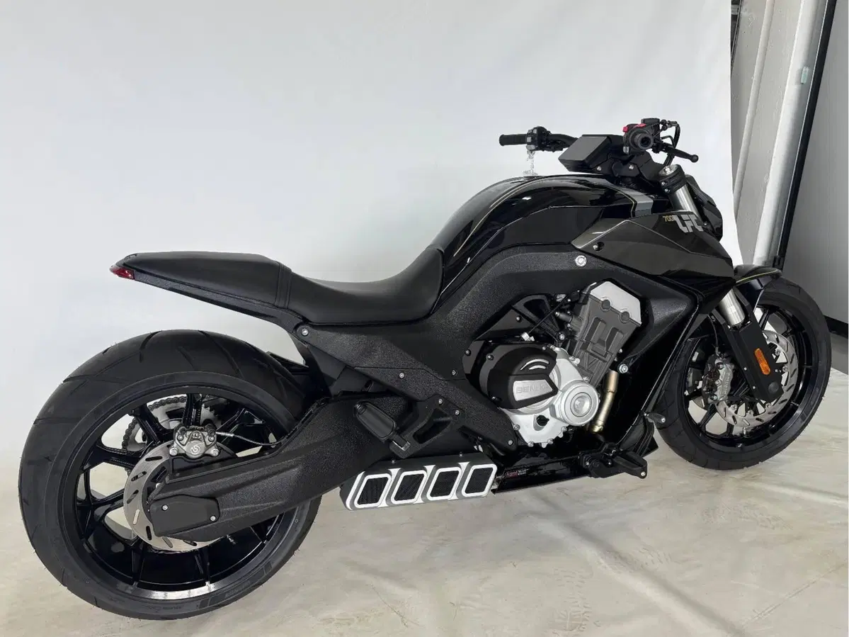 Benda Motorcycles LFC 700 (2024 - 26) (4)