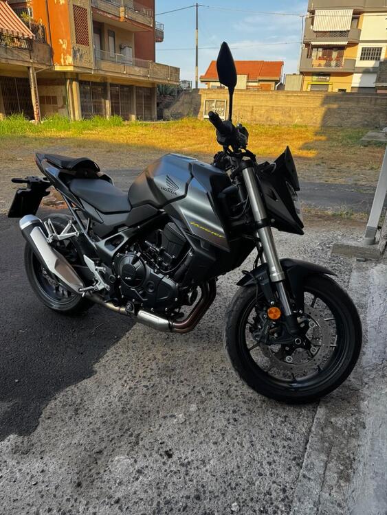 Honda CB 750 Hornet (2023 - 24) (3)