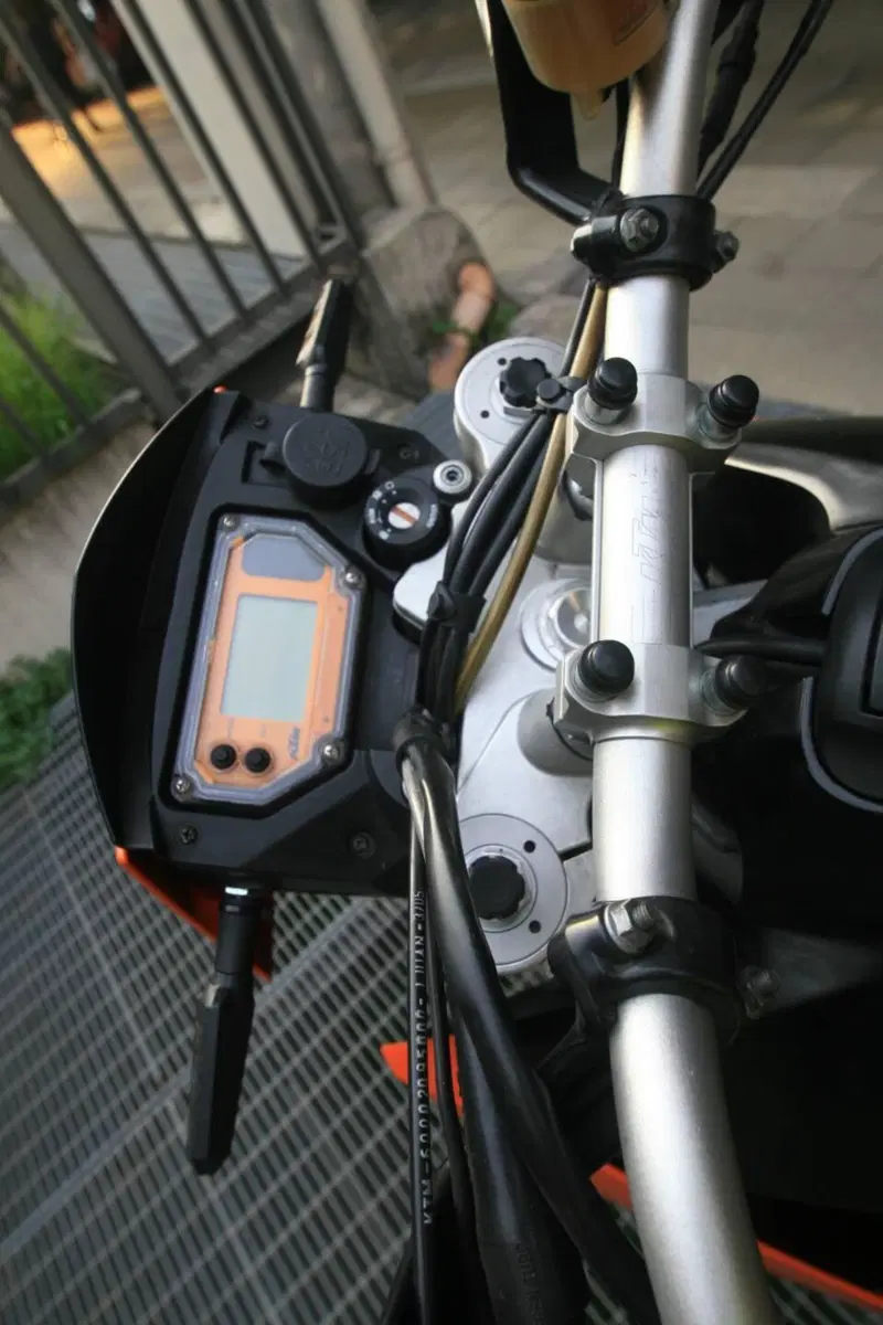 KTM 950 Supermoto (2005) (9)