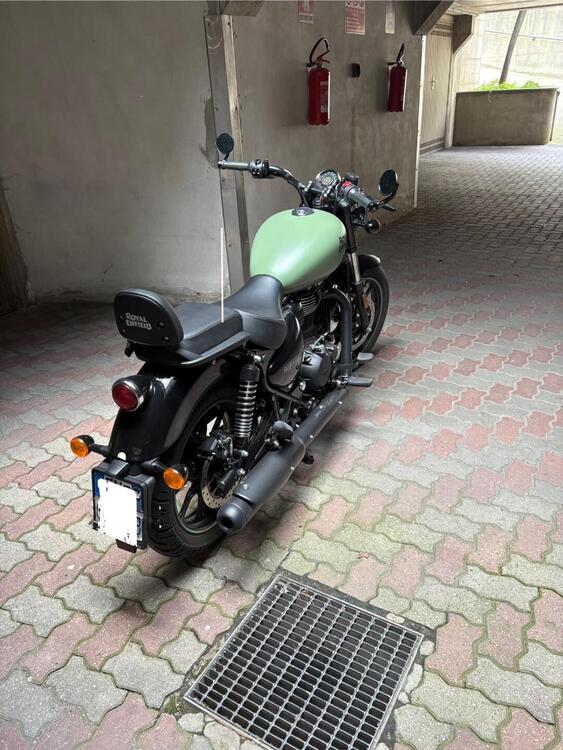 Royal Enfield Meteor 350 Fireball (2021 - 25) (2)