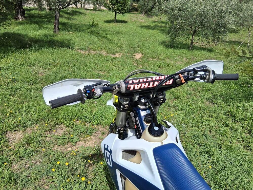 Husqvarna TE 300i (2022) (2)