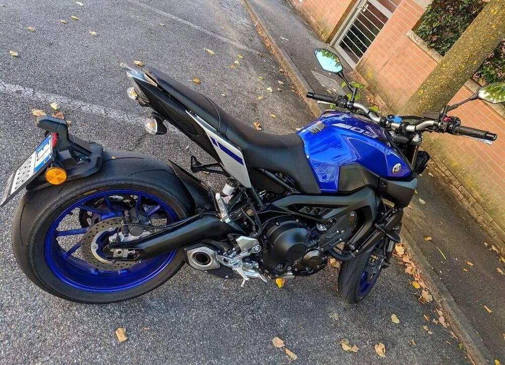 Yamaha MT-09 (2017 - 20) (2)