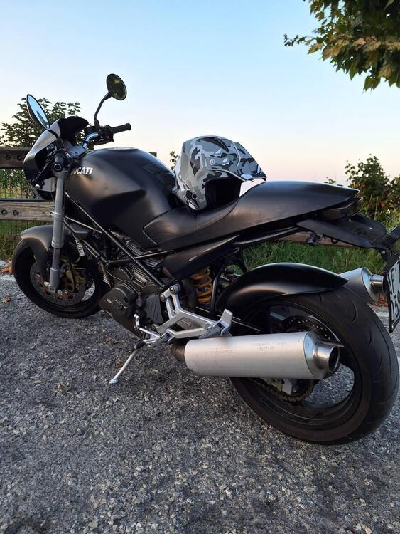 Ducati Monster 750 Dark (1999 - 02) (2)